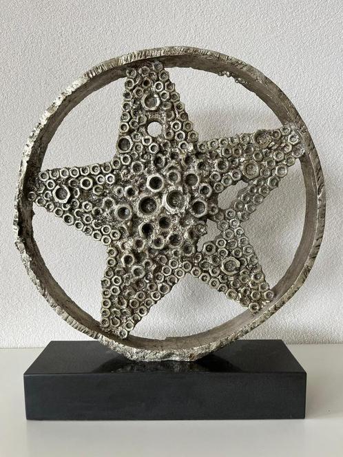 Ornament op marmeren voet, design stuk, Antiek en Kunst, Kunst | Designobjecten, Ophalen