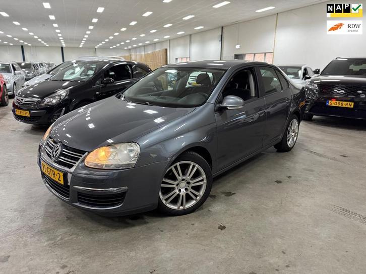 Volkswagen Jetta 1.6 Trendline / RIJDT SCHAKELT GOED / NETTE, Auto's, Volkswagen, Bedrijf, Te koop, Jetta, ABS, Airbags, Airconditioning