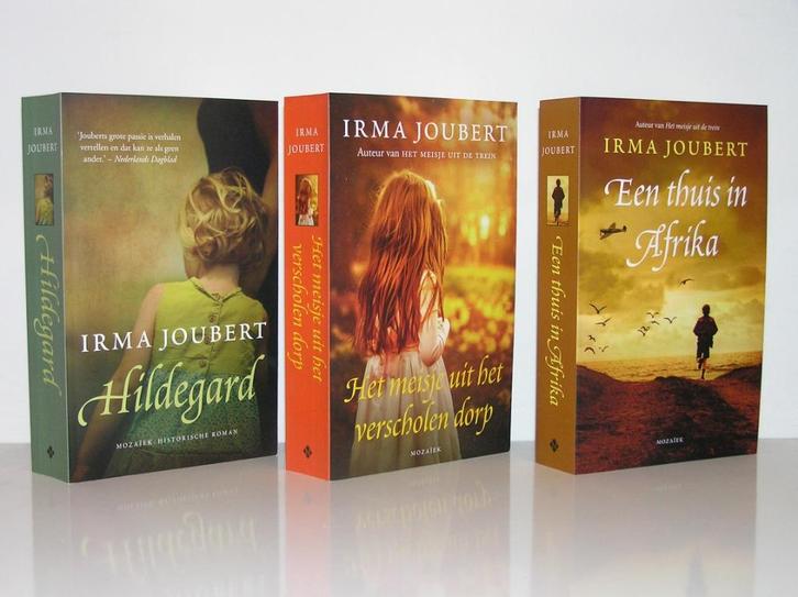 Irma Joubert - Hildegard, Verscholen dorp, Thuis in Afrika, Boeken, Romans, Zo goed als nieuw, Ophalen of Verzenden