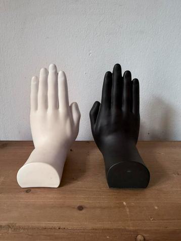 Witte en zwarte hand zware design boekensteunen beschikbaar voor biedingen