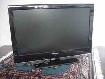 22"-televisie met ingebouwde DVD-speler en ophangbeugel  beschikbaar voor biedingen