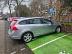 Volvo V60 T4 180pk Start/stop 2011 Grijs, Auto's, Voorwielaandrijving, 4 cilinders, 179 pk, Origineel Nederlands