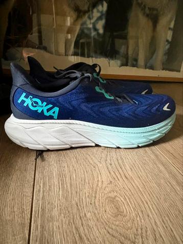 HOKA Arahi 6 Running Shoes – Maat 44 2/3- Als Nieuw! beschikbaar voor biedingen