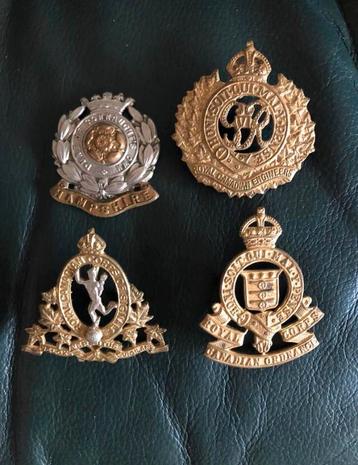 4 originele oude capbadges. 3 Canadees, 1 Brits 