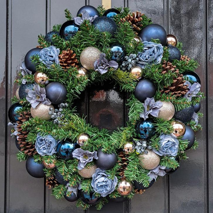 Kerstkrans blauw 60cm | WinterWonderDecor, Huis en Inrichting, Woonaccessoires | Kransen, Nieuw, Ophalen of Verzenden