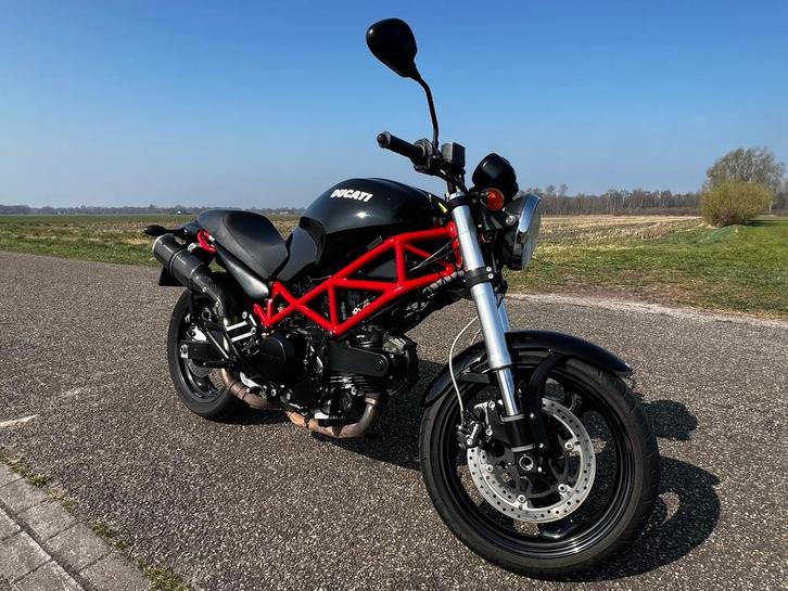 Zeer fraaie en goed onderhouden Ducati Monster 695, Motoren, Motoren | Ducati, Particulier, Naked bike, meer dan 35 kW, 2 cilinders