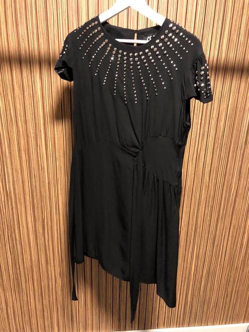 Picture perfect jurk zwart met studs korte mouw, Kleding | Dames, Jurken, Zo goed als nieuw, Maat 42/44 (L), Zwart, Boven de knie