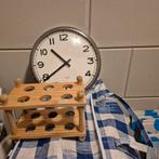 GRATIS OPHALEN houten eirekje en ikea klok doet het prima, Ophalen of Verzenden, Gebruikt, Wandklok