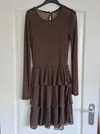 Bruin zwart geruit jurkje maat 34 xs Nikkie, Bruin, Ophalen of Verzenden, Zo goed als nieuw, Maat 34 (XS) of kleiner