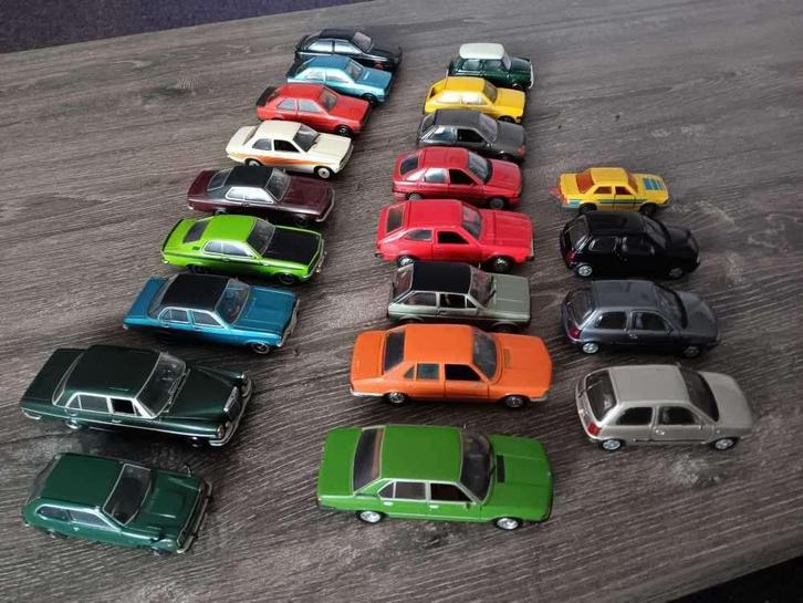 Verschillende autos 1;43 en 1:32, Hobby en Vrije tijd, Modelauto's | 1:43, Gebruikt, Auto, Overige merken, Ophalen of Verzenden