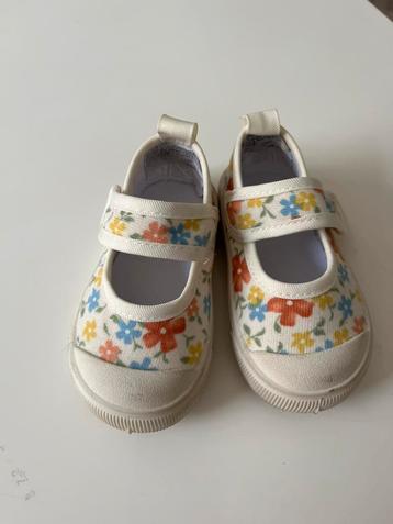 Schattige kinderschoentjes maat 20 – bloemenprint! beschikbaar voor biedingen