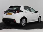 Toyota Yaris 1.5 Hybrid Active (bj 2020, automaat), Gebruikt, Met garantie (alle), Wit, Bedrijf