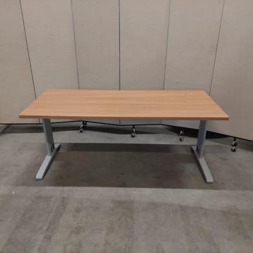 Bureau / tafel 180x80xH73 cm, 1 stuk beschikbaar voor biedingen