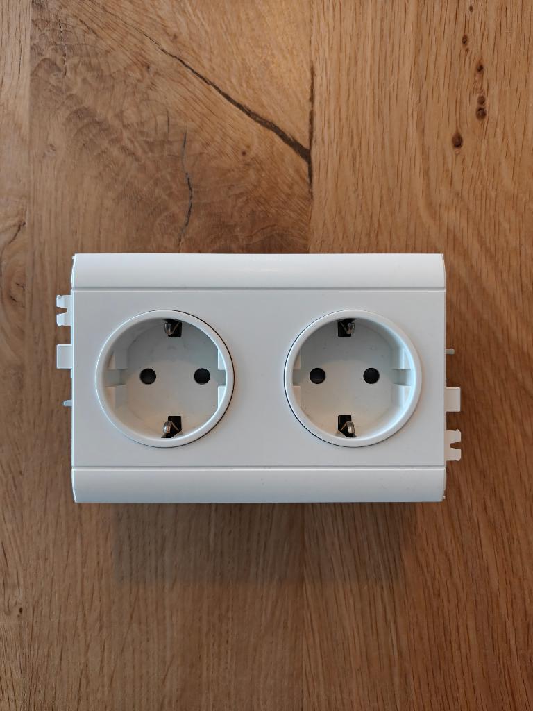 Hager Ecoline contactdoos 2-voudig GS20009010, Ophalen of Verzenden, Gebruikt, Stopcontact