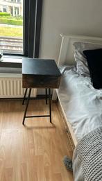 Nachtkastje, Huis en Inrichting, Slaapkamer | Nachtkastjes, Minder dan 45 cm, Zo goed als nieuw, Hout, 55 tot 70 cm