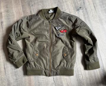 Stoer bomberjack maat 122 beschikbaar voor biedingen