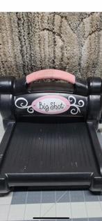 sissix   big shot die cut out  embossing machine, Hobby en Vrije tijd, Zo goed als nieuw, Ophalen