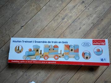 Houten trein beschikbaar voor biedingen