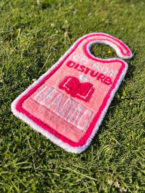 tapijt Door hanger for reading tufting rug handmade, Huis en Inrichting, Stoffering | Vloerbedekking, Nieuw, Tapijt, Rood, minder dan 10 m²