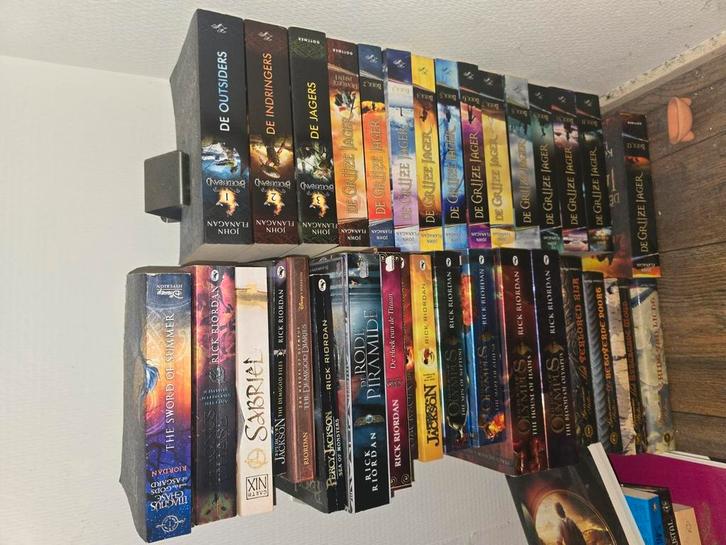 Fantasy boeke collectie: grijze jager, harry potter en meer, Boeken, Overige Boeken, Zo goed als nieuw, Ophalen