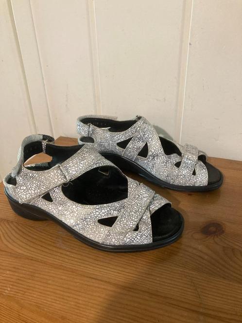 Aparte grijs witte open leren schoenen van Durea, maat 37 H, Kleding | Dames, Schoenen, Zo goed als nieuw, Pumps, Grijs, Verzenden