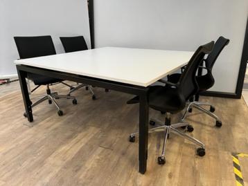 Vierkante in hoogte verstelbare bureau tafel 160x160cm NOW! beschikbaar voor biedingen