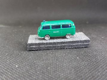Wiking 935 - VW Transporter Combi "Polizei" (14179) beschikbaar voor biedingen