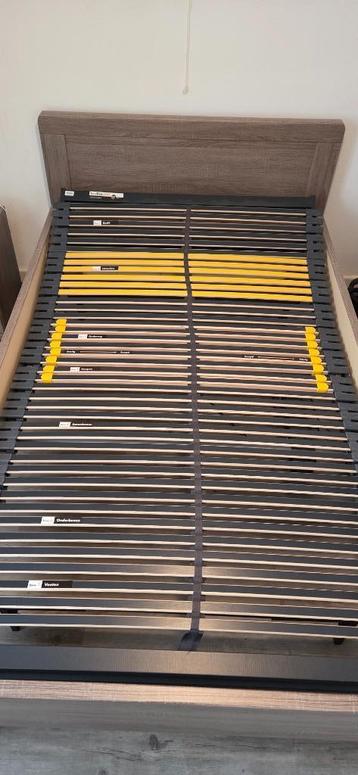 Bed met verstelbare lattenbodem 120 x 200 beschikbaar voor biedingen