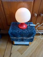 Retro jaren '70 tafellampje met melkglazen bol., Huis en Inrichting, Retro jaren '70, Kunststof, Gebruikt, Ophalen of Verzenden