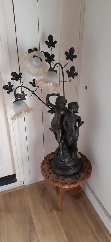 Auguste Moreau lamp beschikbaar voor biedingen