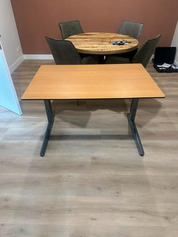 2xVerstelbaar Bureau 120x80 prijs is per stuk beschikbaar voor biedingen