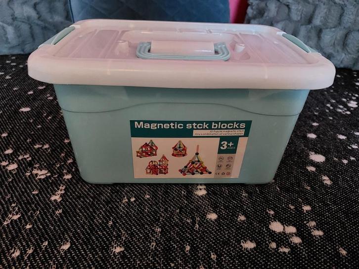 Magnetic blocks, Kinderen en Baby's, Speelgoed | Bouwstenen, Zo goed als nieuw, Overige merken, Ophalen of Verzenden