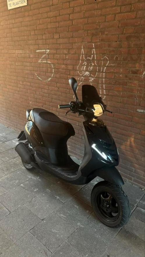Piaggio Zip 125cc ac ( WOK ) ( niet te ruil ), Fietsen en Brommers, Scooters | Piaggio, Zo goed als nieuw, Zip, Ophalen