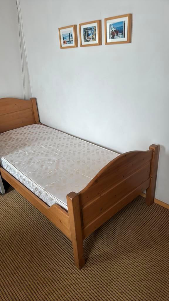 Houten bed met lattenbodem en matras, Huis en Inrichting, Slaapkamer | Bedden, Gebruikt, Eenpersoons, 100 cm, 200 cm, Hout, Overige kleuren
