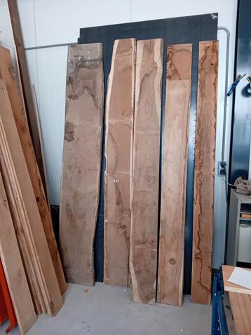 Eiken planken 20mm dik, waaronder 2 schaaldelen.€ 5,50 p/m1 beschikbaar voor biedingen