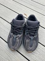 Yeezy 700 zwart, Kleding | Heren, Schoenen, Ophalen of Verzenden, Gedragen, Zwart