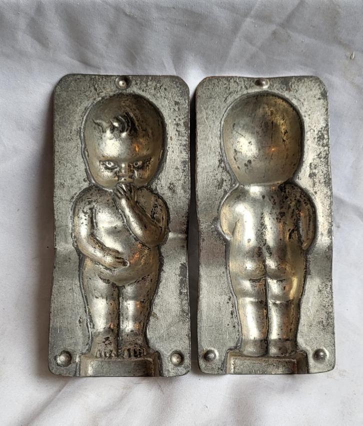 Antieke Chocoladevorm: Baby met vinger in mond, Antiek en Kunst, Curiosa en Brocante, Ophalen of Verzenden