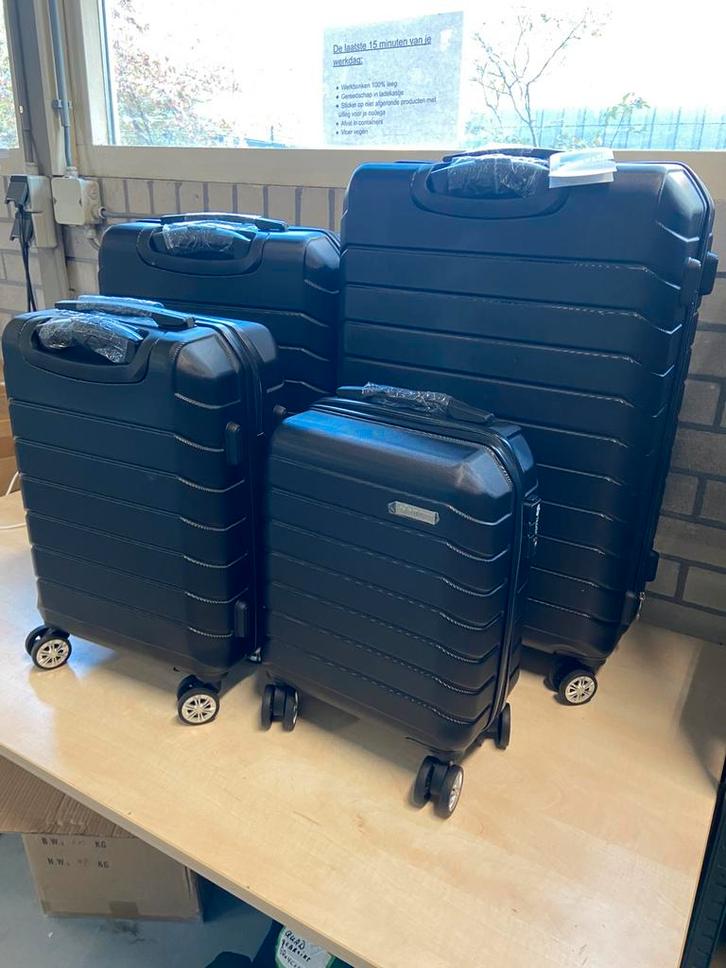 Reiskoffer set van 4 koffers, Sieraden, Tassen en Uiterlijk, Koffers, Nieuw, Hard kunststof, 70 cm of meer, Ophalen