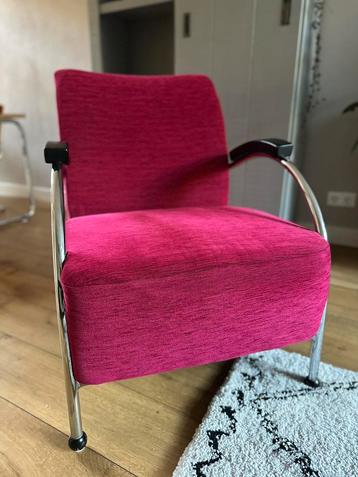 Design fauteuil met Gispen details beschikbaar voor biedingen