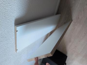 2x Billy kast planken (met pinnetjes) beschikbaar voor biedingen
