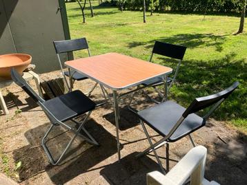Vouwtafel / camping tafeltje + 4 ikea stoelen  beschikbaar voor biedingen