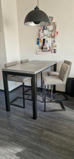Betonnen bar eettafel 140x70 met 4 stoelen., Huis en Inrichting, Tafels | Eettafels, Ophalen, Overige materialen, Gebruikt, 100 tot 150 cm