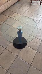 Bijzettafeltje met glasplaat.Zwarte metalen voet/blauwe poot, 45 tot 60 cm, Gebruikt, Rond, Ophalen of Verzenden
