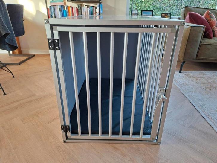 Hundos bench maat M incl matras, Dieren en Toebehoren, Hondenbenches, Zo goed als nieuw, Ophalen