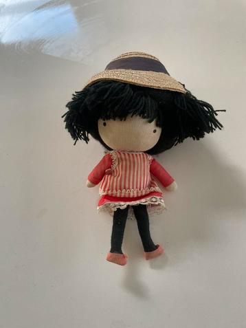 Antieke pop beschikbaar voor biedingen