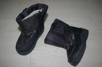 Snow boots en Skechers beschikbaar voor biedingen