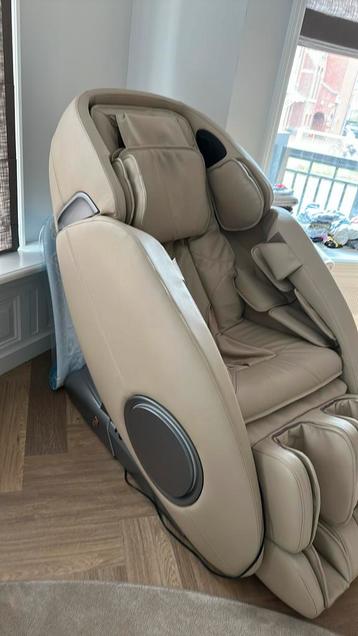 Luxe massagestoel. beschikbaar voor biedingen
