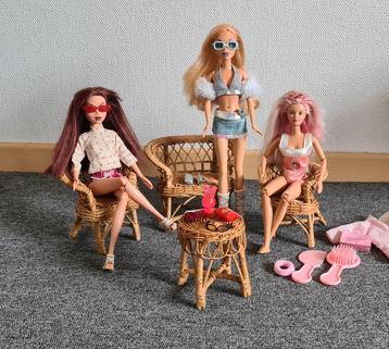 Barbie met zomers terras meubelset beschikbaar voor biedingen