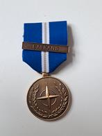 NATO navo medaille onderscheiding Balkan Joegoslavië, Verzamelen, Militaria | Algemeen, Ophalen of Verzenden