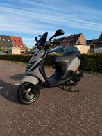 Piaggio Zip 50cc Nardo Grey Alpha Led, Fietsen en Brommers, Scooters | Piaggio, Ophalen, Maximaal 45 km/u, Zip, Zo goed als nieuw